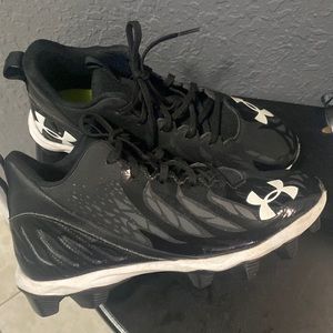 Under Armour Boys Mid Football Cleats